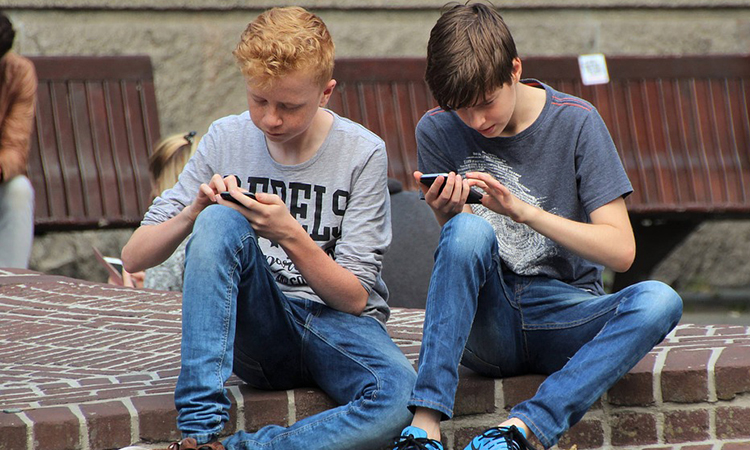 Los celulares en niños y adolescentes