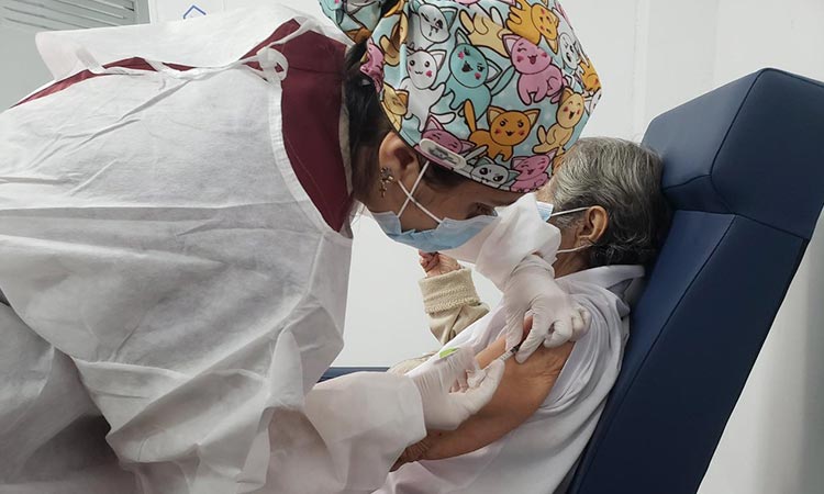 Esta semana arranca inmunización en adultos entre 60 y 79 años