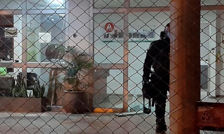 Vea como fue el ataque a dos estaciones de Policía en Cali