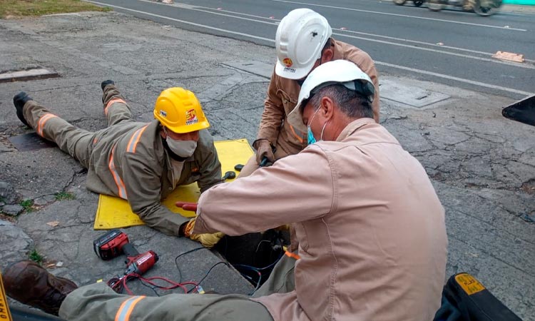 Emcali sigue instalando redes de telecomunicaciones