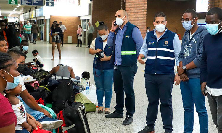 En Cali autorizan traslado de 300 haitianos diariamente