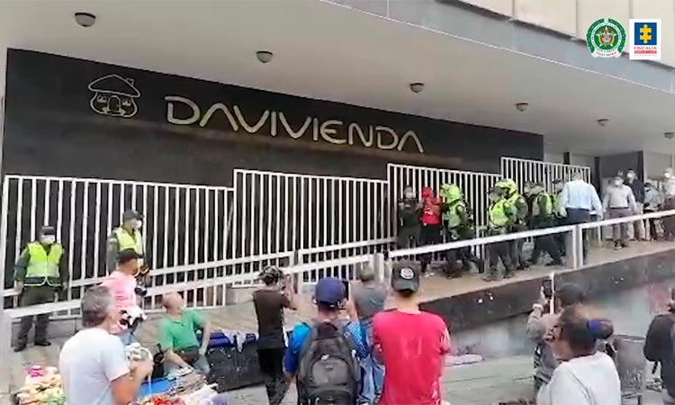 A la cárcel tres hombres que pretendían asaltar un banco del centro de Cali