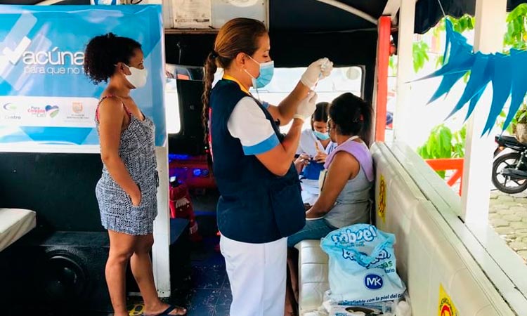 Chiva de vacunación contra el Covid-19 Cali