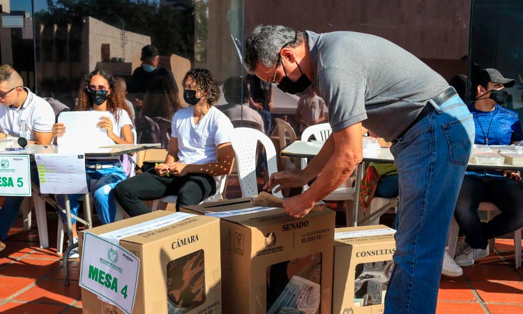 Fajardo Fico y Petro ganaron las consultas vea los resultados aquí