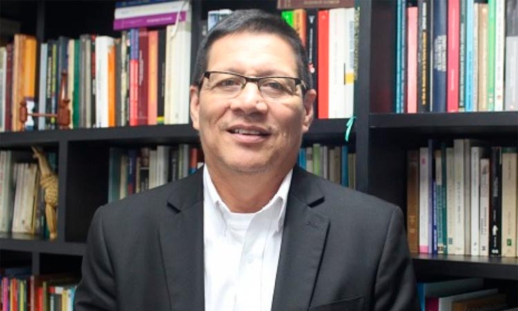 Con conversatorio, rector de Univalle lanza trilogía de libros