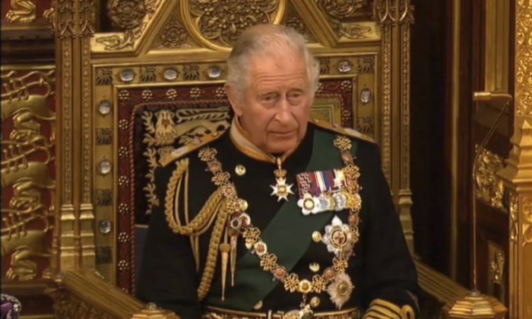 Carlos hereda el trono del Reino Unido