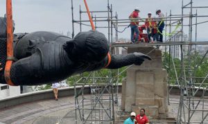 Un año y medio después vuelve el monumento de Sebastián de Belalcázar a su lugar