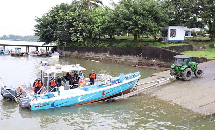 Interceptan embarcación extranjera que realizaba pesca ilegal cerca a Gorgona