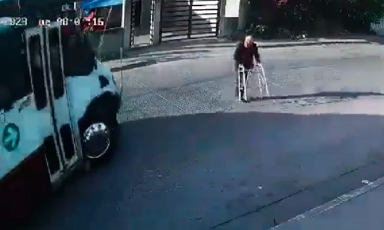 Abuelita atropellada por bus