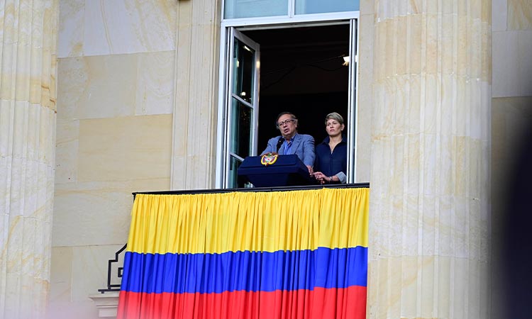 Duras críticas a Petro por amenaza de revolución