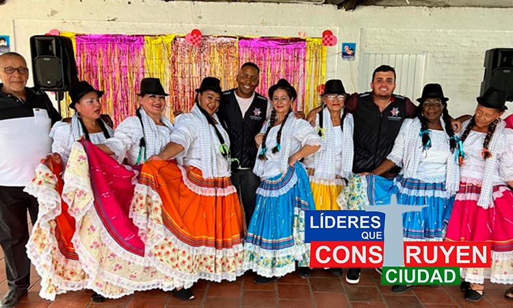 Adultos mayores de la comuna 10 se benefician de la cultura y el folclor