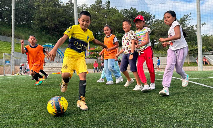 Implementan programa “Escuela de fútbol transformador”