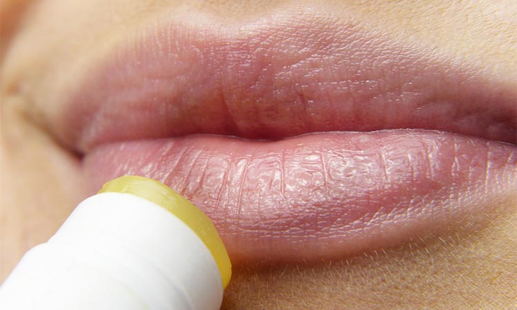 ¿Cómo mantener joven la piel del contorno de los labios?