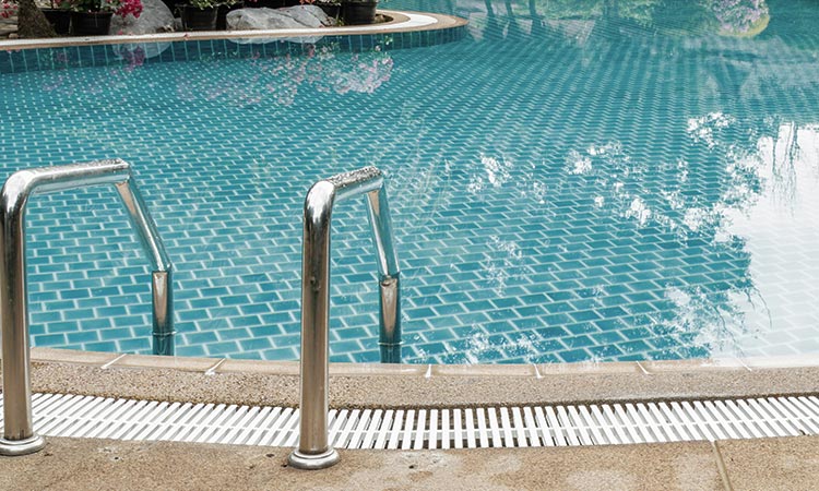 Joven murió por descarga eléctrica en una piscina