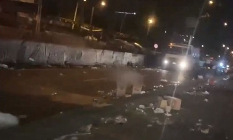 De la fiesta a la decepción: calle del Salsódromo, un río de basura