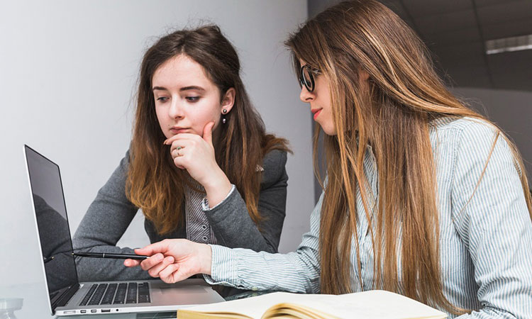 Se buscan 5.000 estudiantes, emprendedoras y amas de casa en Cali para capacitarlas gratis en Chat GPT