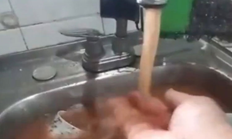 Deslizamiento de tierra por lluvias deja sin agua potable a más de 180 familias en Cali