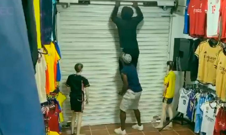 Video de supuestos ladrones encerrados en local, en Cali, resultó ser falso