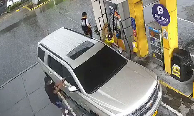 Así intentaron robar una camioneta blindada en plena estación de servicio en Cali