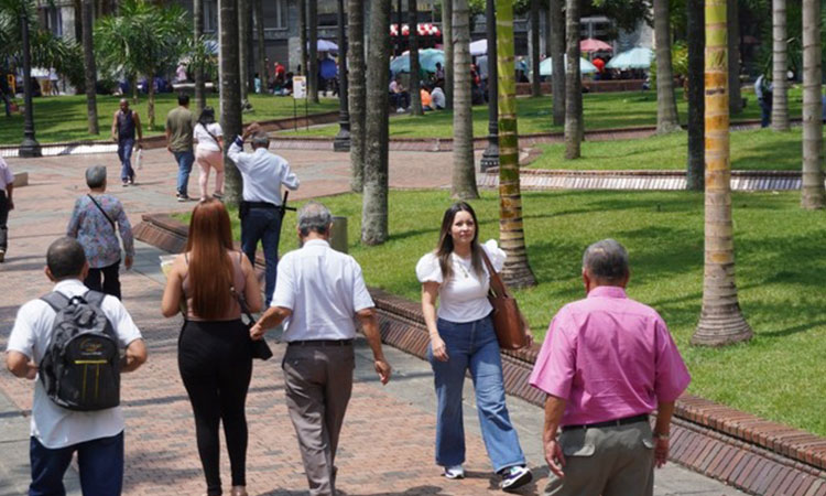 Cali flexibiliza horarios de peatonalización en el centro, por alumbrado navideño