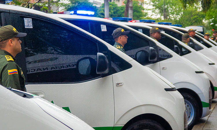 Cali refuerza su seguridad con 23 nuevas camionetas entregadas a la Policía: una inversión de más de 9.000 millones