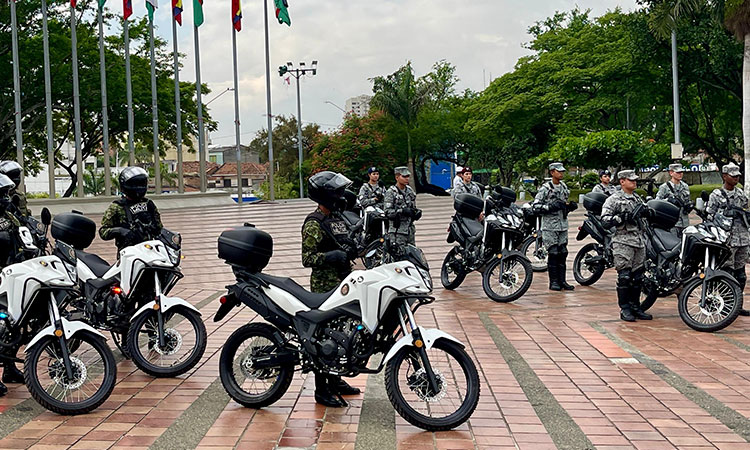 Alcaldía de Cali entrega 24 motocicletas para reforzar las patrullas del Ejército y la Fuerza Aérea