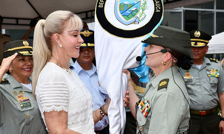 Asumió primera mujer comandante de Policía Valle