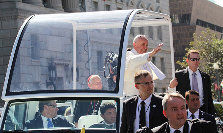 El Vaticano se prepara ante la incertidumbre: qué pasará con la Iglesia si el Papa Francisco no se recupera