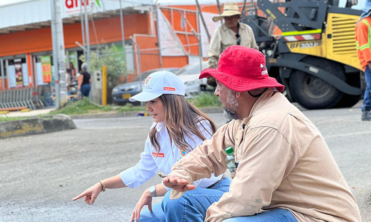 Pese a poco presupuesto, avanzan obras de recuperación de malla vial en Cali