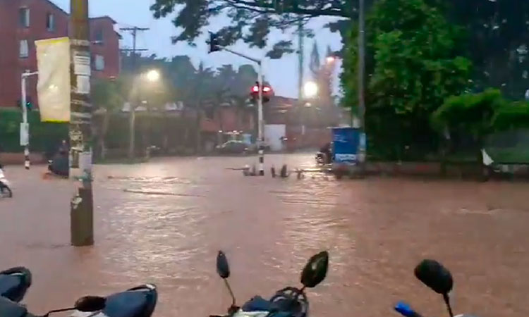 Lluvias intensas provocan inundación de vías y mantienen en alerta a las autoridades en Cali