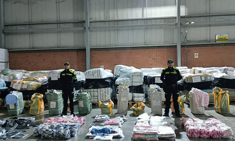 Más de 478 mil unidades de confecciones de contrabando fueron aprehendidas en Cali en un operativo aduanero de la DIAN