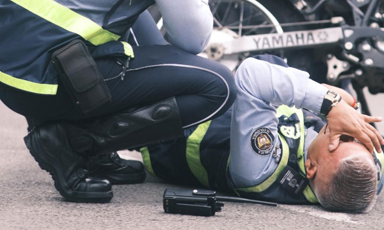 Motociclista atropelló a agente de tránsito durante operativo en Cali