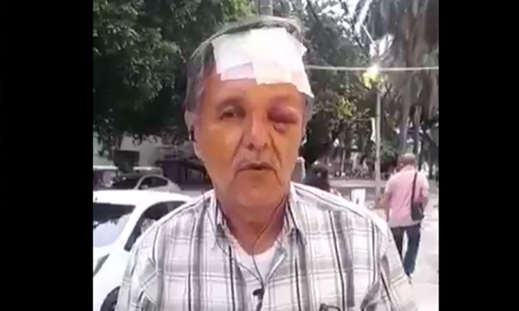 En video: motociclista agrede a adulto mayor por reclamar uso indebido del andén en Cali