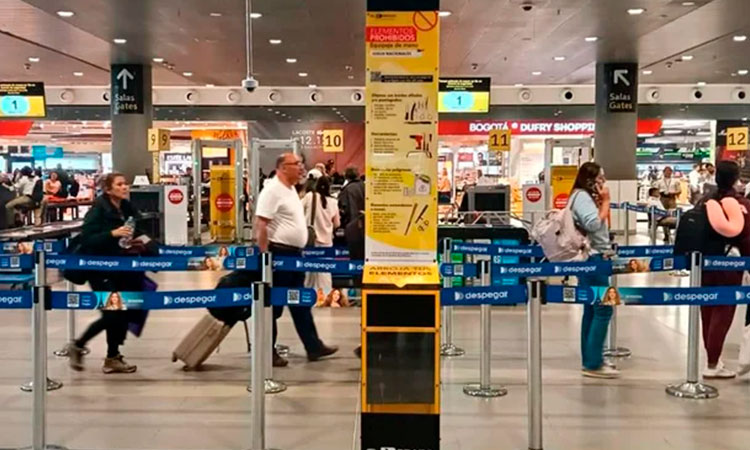 Aumentan pasajeros y carga en transporte aéreo