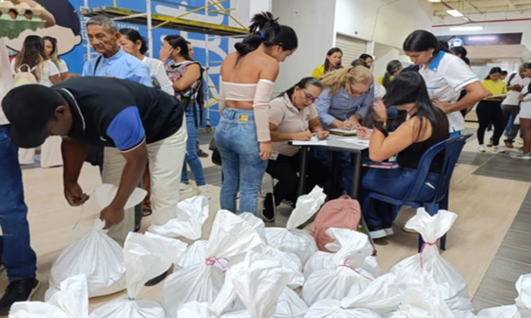 Entregan ayuda humanitaria en Jamundí