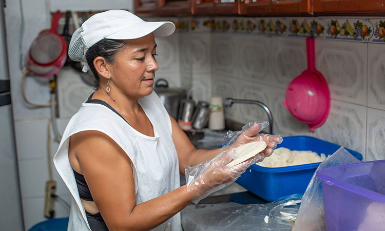 Revelan brechas de género en los micronegocios en Colombia