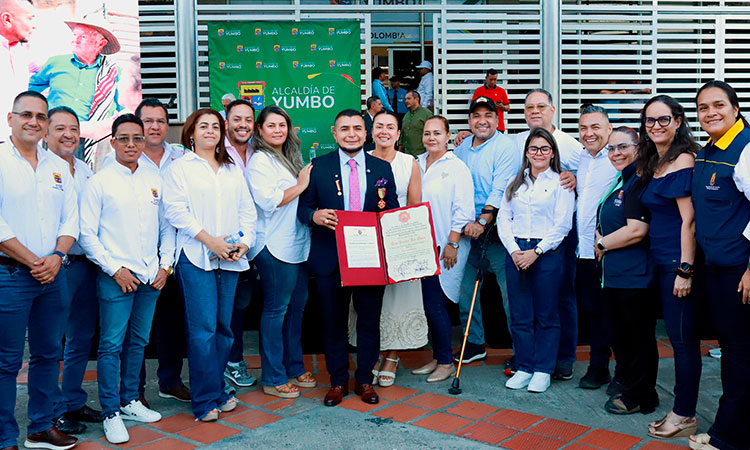 Alcalde de Yumbo recibió la Orden de la Democracia