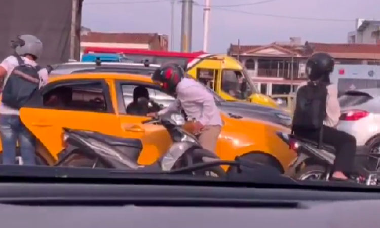 Motoladrones en Cali actúan en pareja y con cómplices en moto: así fue el último caso contra un taxi