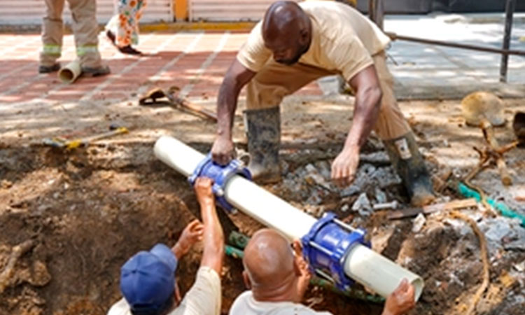 Emcali trabaja para reparar el acueducto en la urbanización Barranquilla