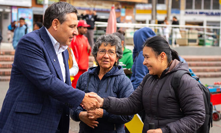 Mauricio Lizcano alcanzó un millón de firmas para inscribir su candidatura presidencial