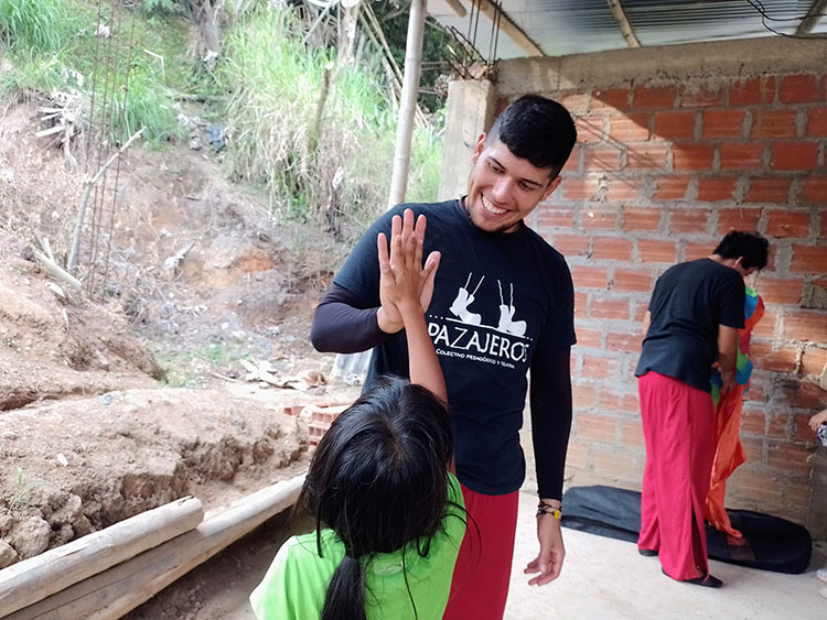 Pazajeros Teatro: siete años llevando escena y memoria a las laderas de Cali