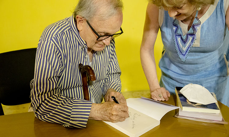 Programación de la Feria del Libro de Cali para el sábado 25 de octubre, habrá firmatón de libros con Gustavo Álvarez Gardeazábal