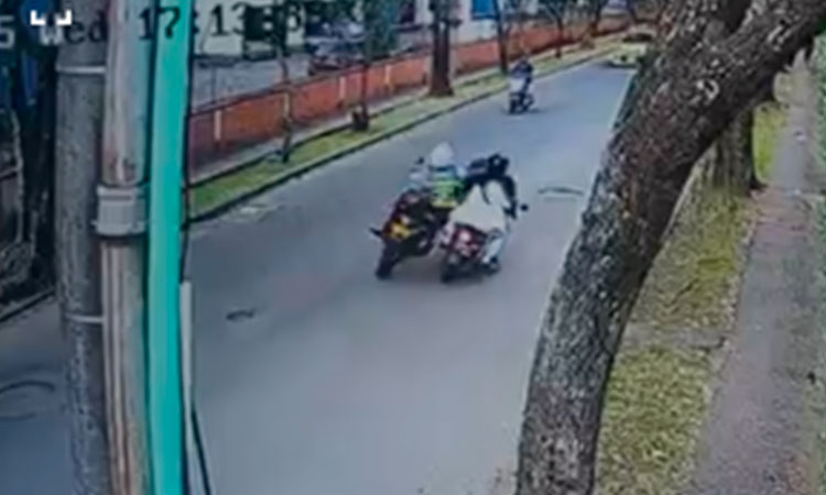 Nuevo video muestra accidente entre motociclista fallecido y agente de tránsito en Cali: persisten dudas sobre lo ocurrido