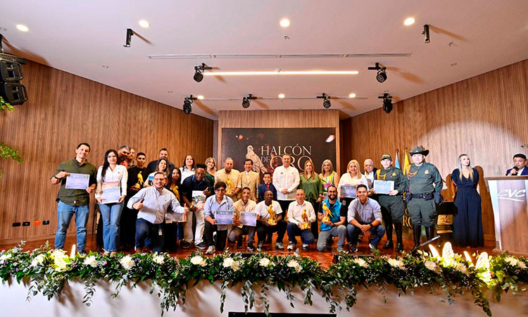 Ocho galardonados con Halcón de Oro