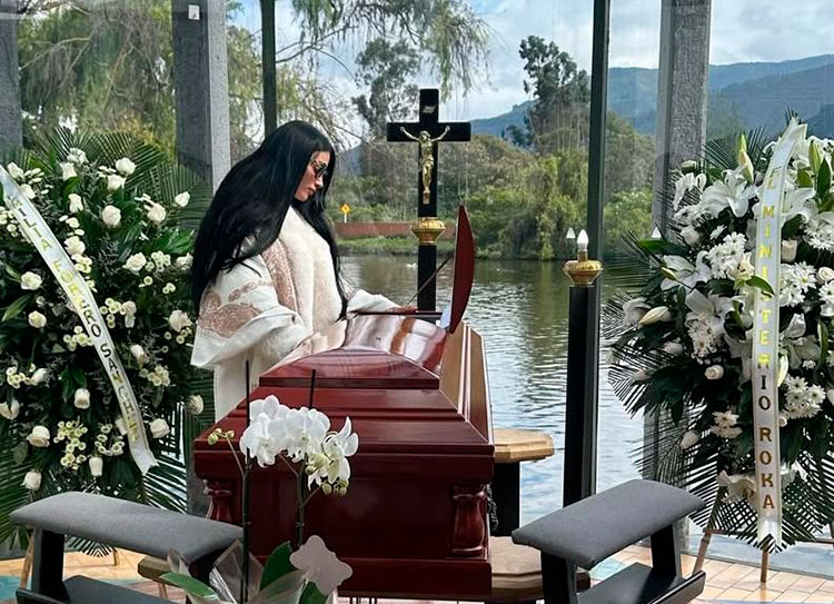 Ola de críticas a Jessica Cediel por publicar fotos del funeral de su padre