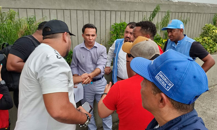 Propietarios de bares bloquearon la Calle 5