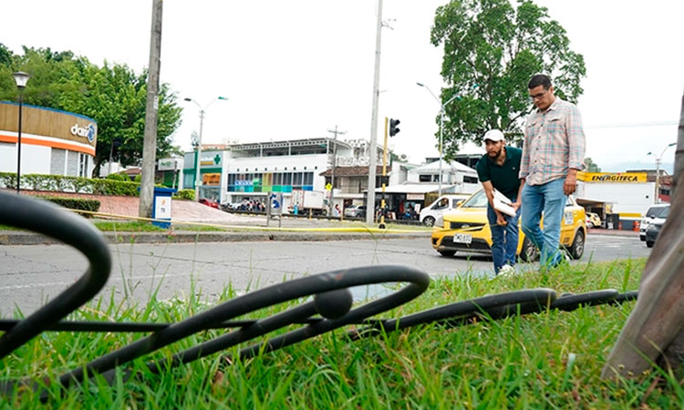 Reparan separadores viales afectados por hurto