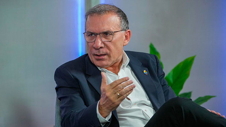 Roy va a sacar más de cuatro millones de votos en la consulta: Víctor García