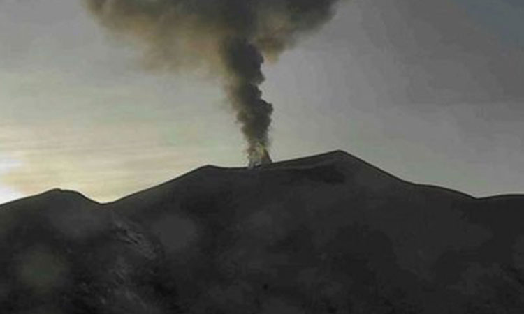 Volcán Puracé mantiene alerta Naranja por emisión de ceniza y sismos