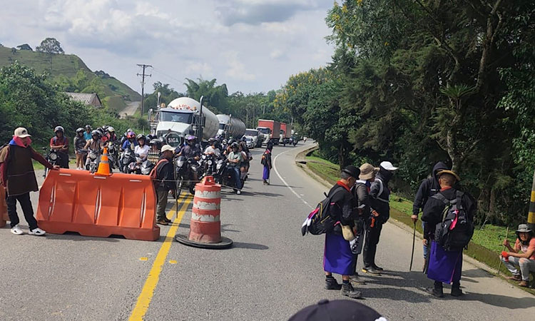 Bloqueo indígena en vía Panamericana desata tensión